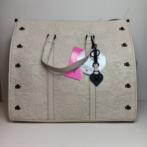 *NEW Betsey Johnson Embossed Skull Tote Bag (FLAW)